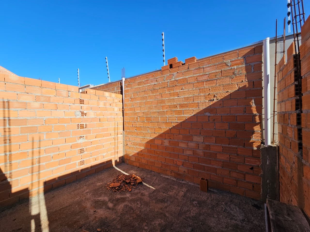 Terreno com Construção - Jardim Maria Marcolino