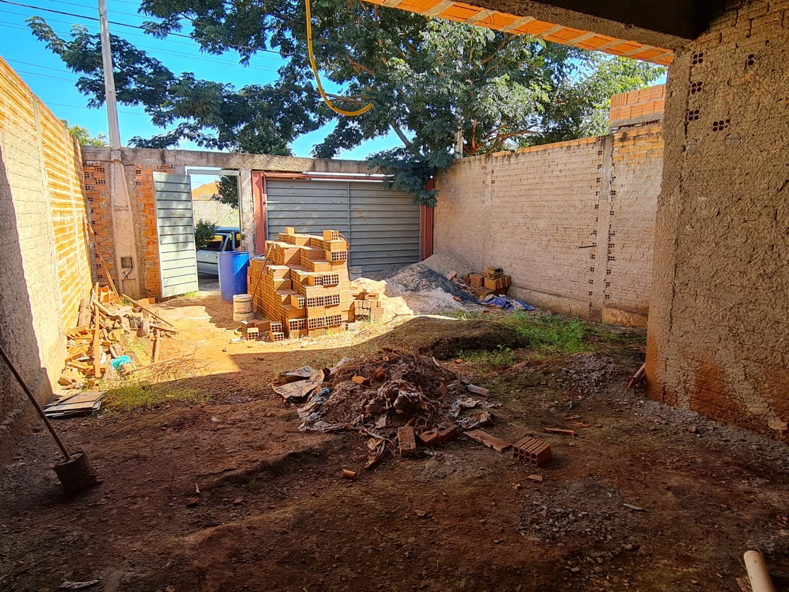 SOBRADO em Construção, na Rua Rio De Janeiro, n 105- Parque Varotti