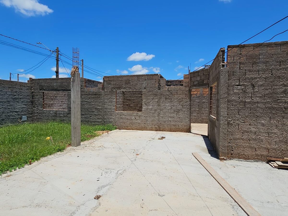 DUAS CASAS RESIDENCIAL UMA EM CONSTRUÇÃO, Rua São Paulo n 415- Parque Varotti