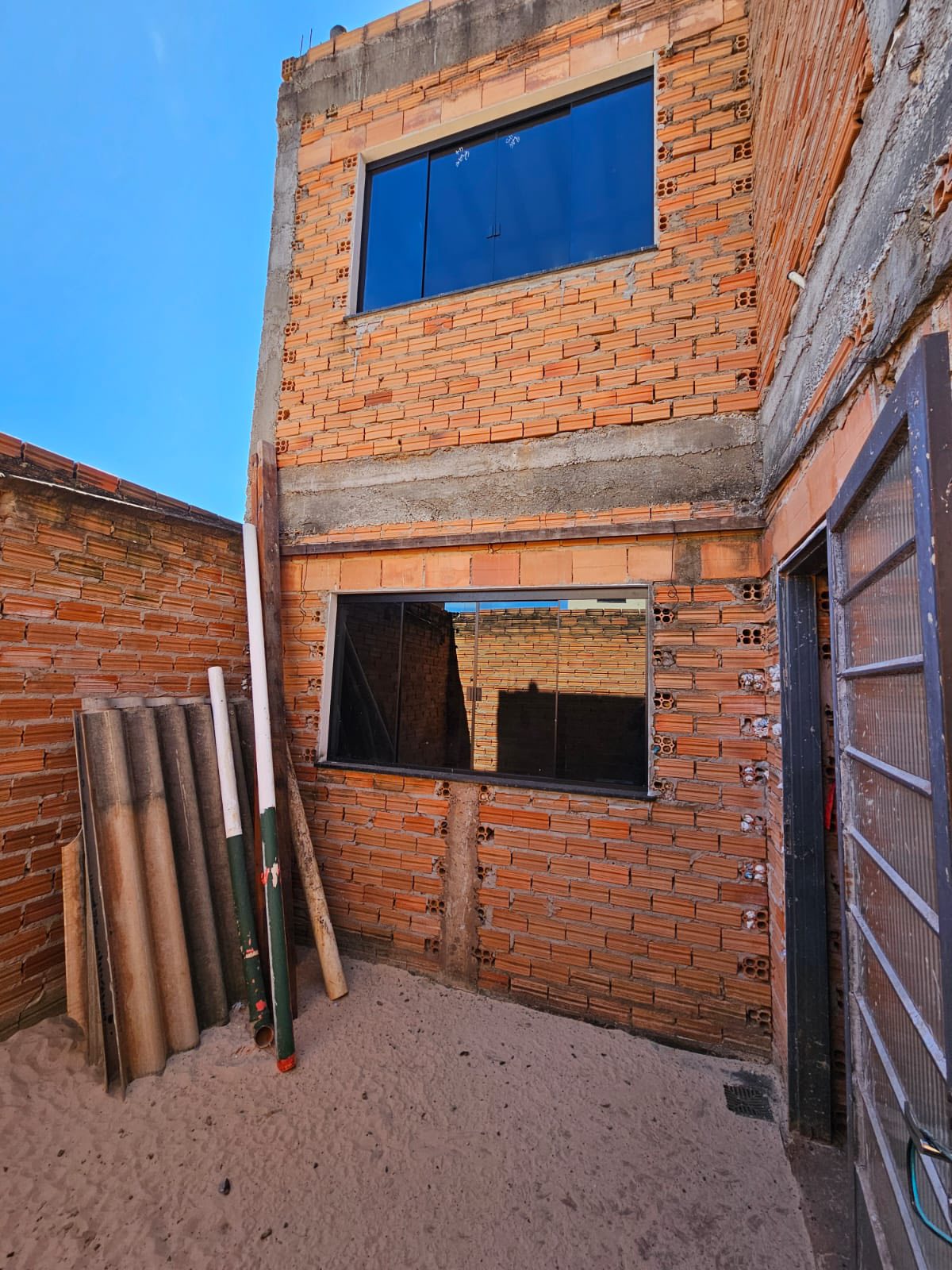 SOBRADO EM FASE DE ACABAMENTO FINAL  Rua Sergipe , n 285- Parque Varotti