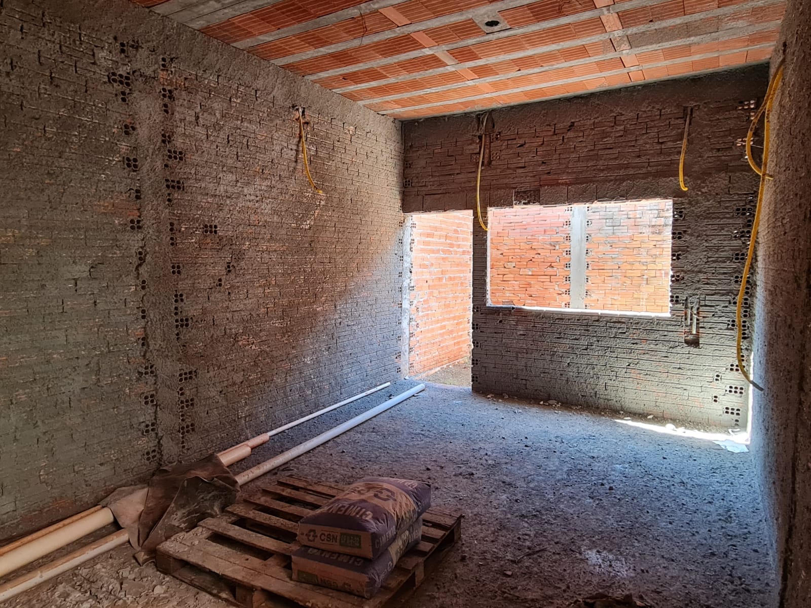 SOBRADO em Construção, na Rua Rio De Janeiro, n 105- Parque Varotti