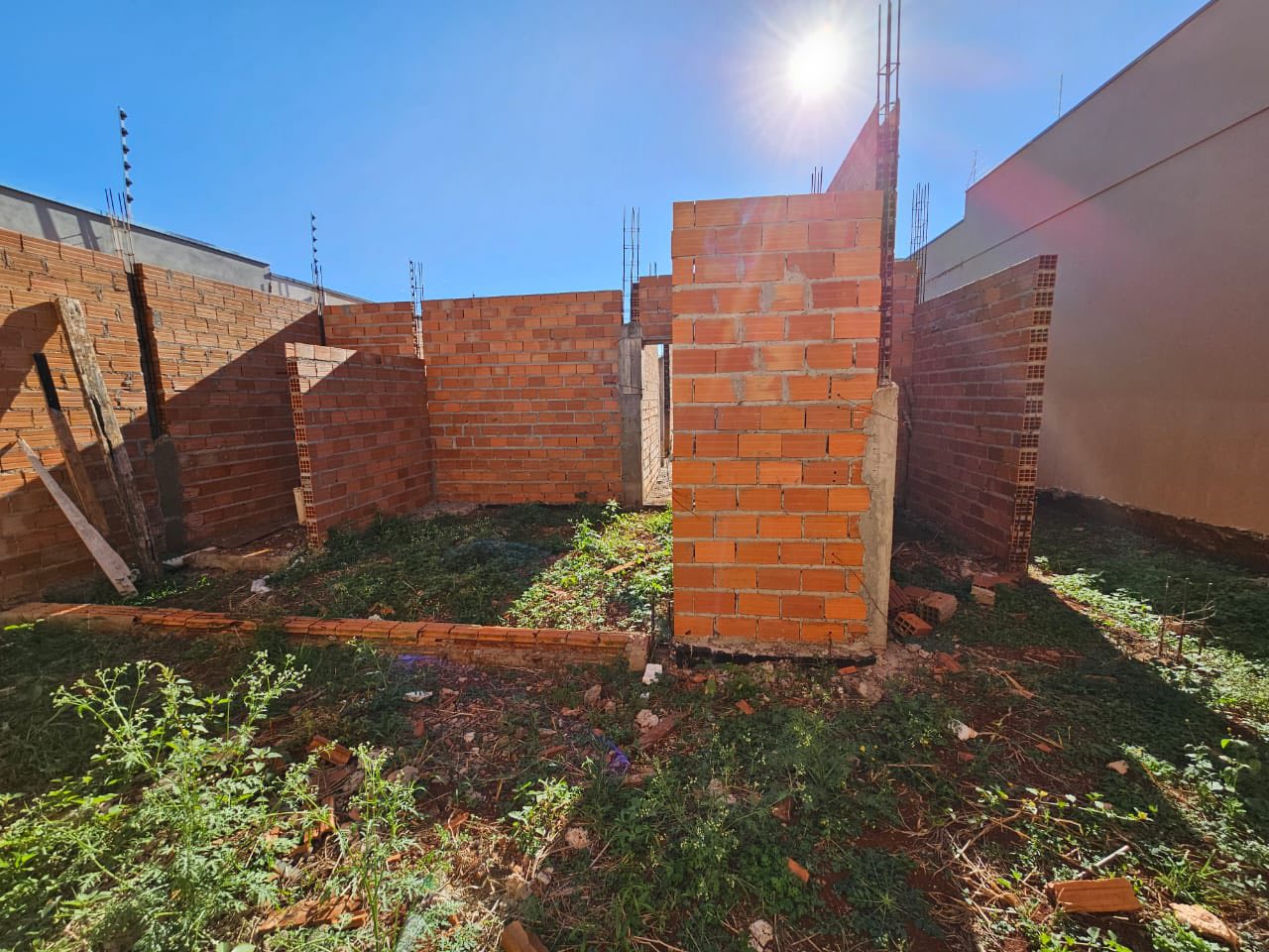 Terreno com Construção - Jardim Maria Marcolino