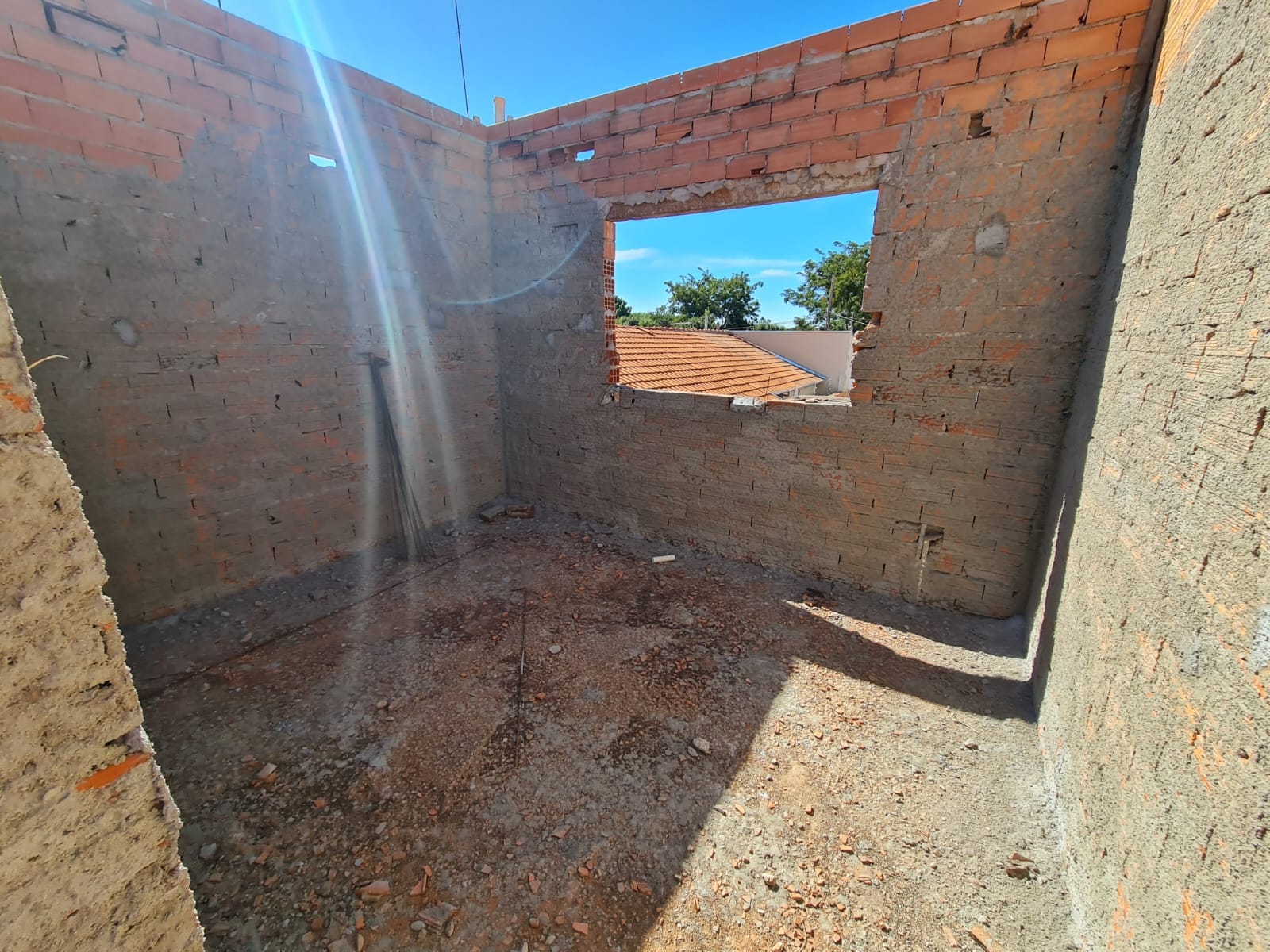 SOBRADO em Construção, na Rua Rio De Janeiro, n 105- Parque Varotti