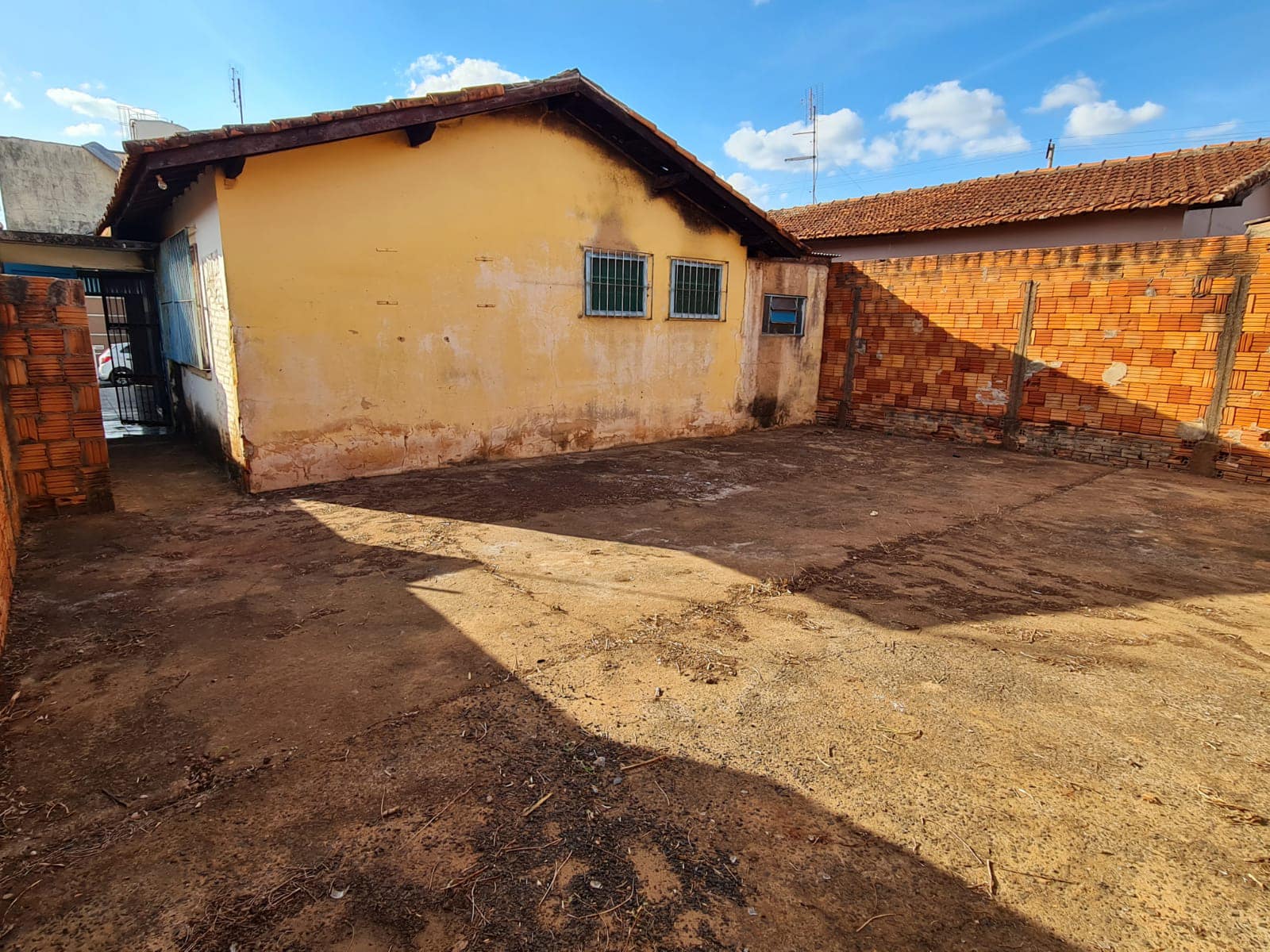 CasaRua José Mendes da Silva , n 37- CONJ Habitacional Ada Dedini Ometto