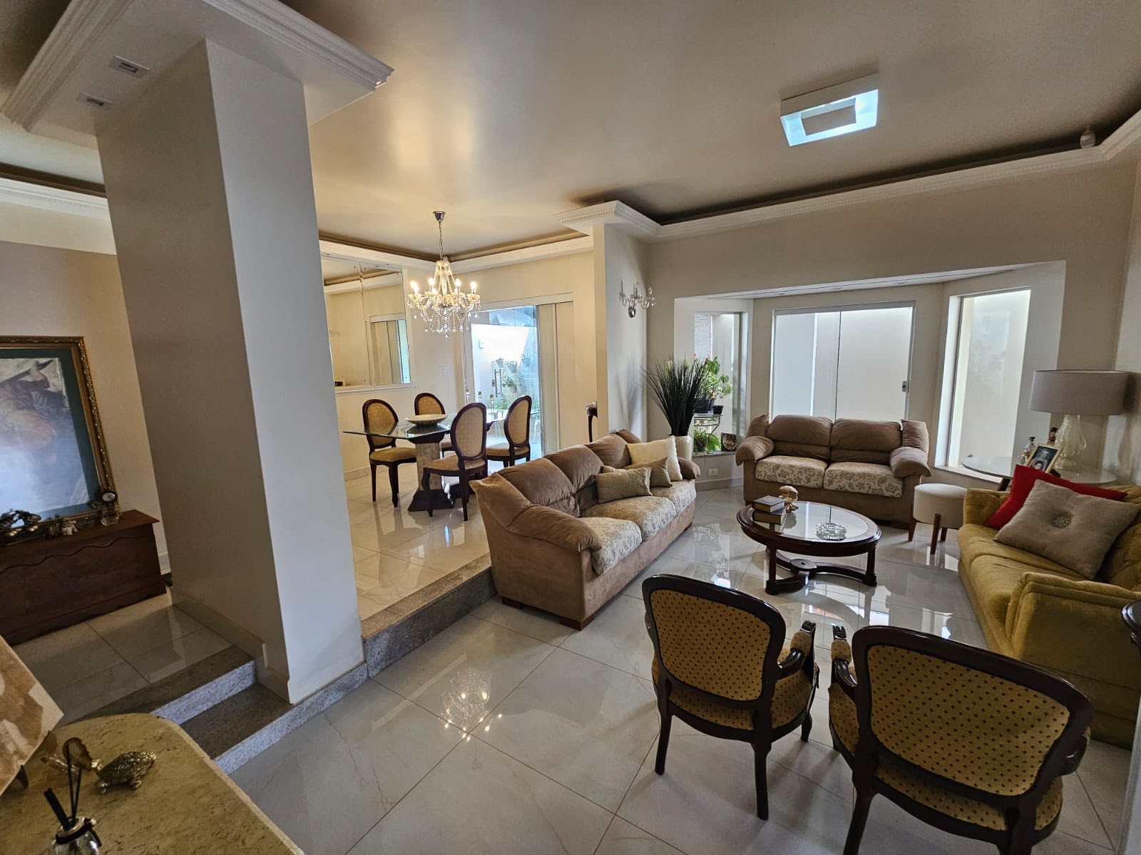 EXCELENTE CASA RESIDENCIAL COM COMÉRCIO - ÓTIMA LOCALIZAÇÃO - CENTRO