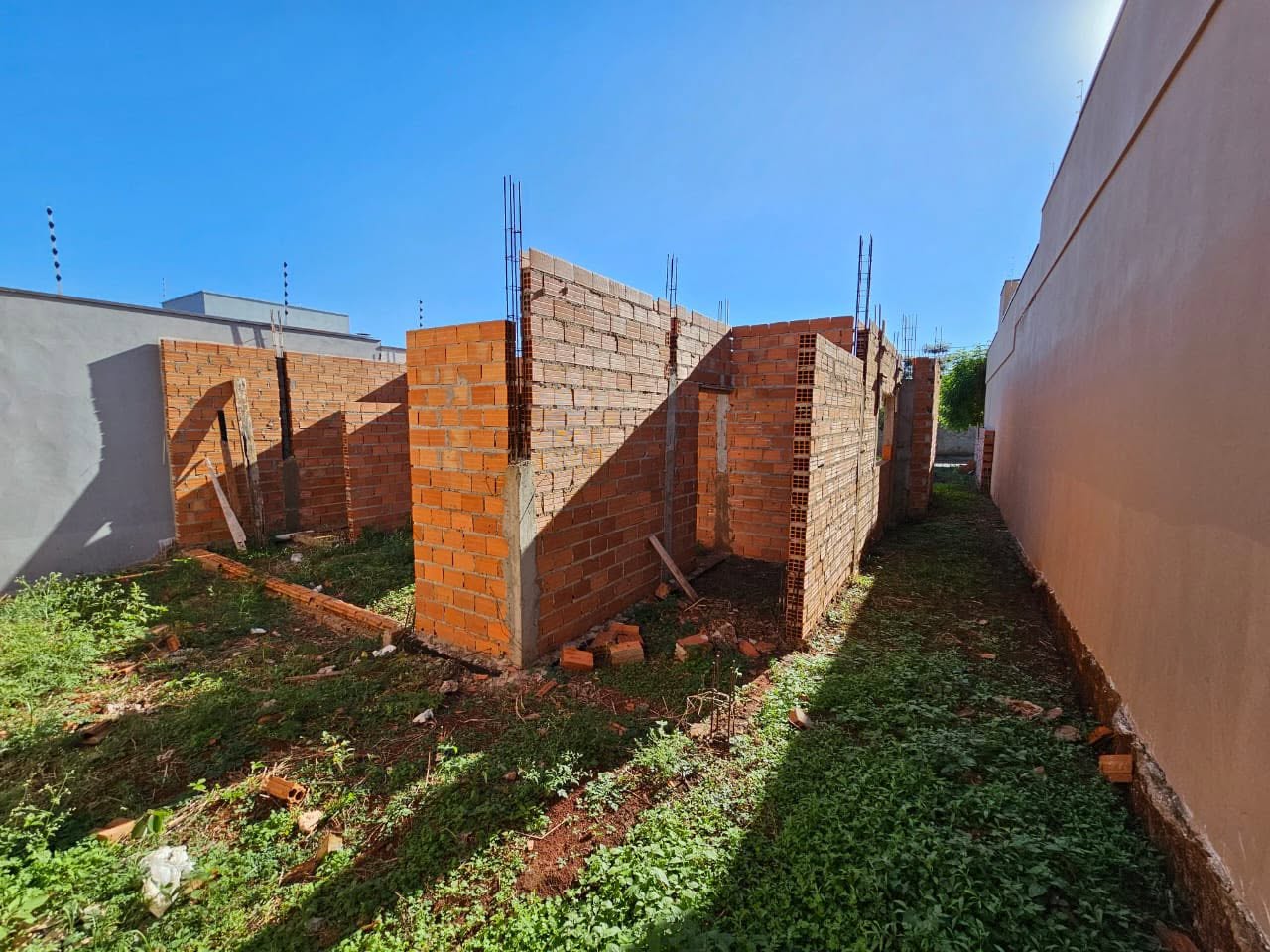 Terreno com Construção - Jardim Maria Marcolino
