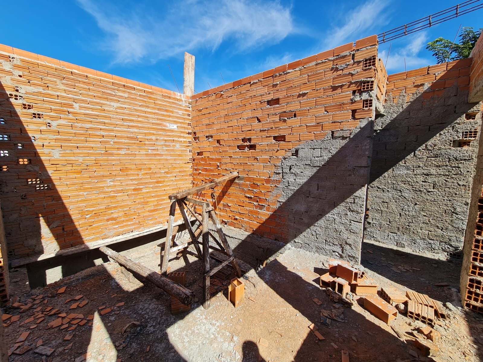 SOBRADO em Construção, na Rua Rio De Janeiro, n 105- Parque Varotti