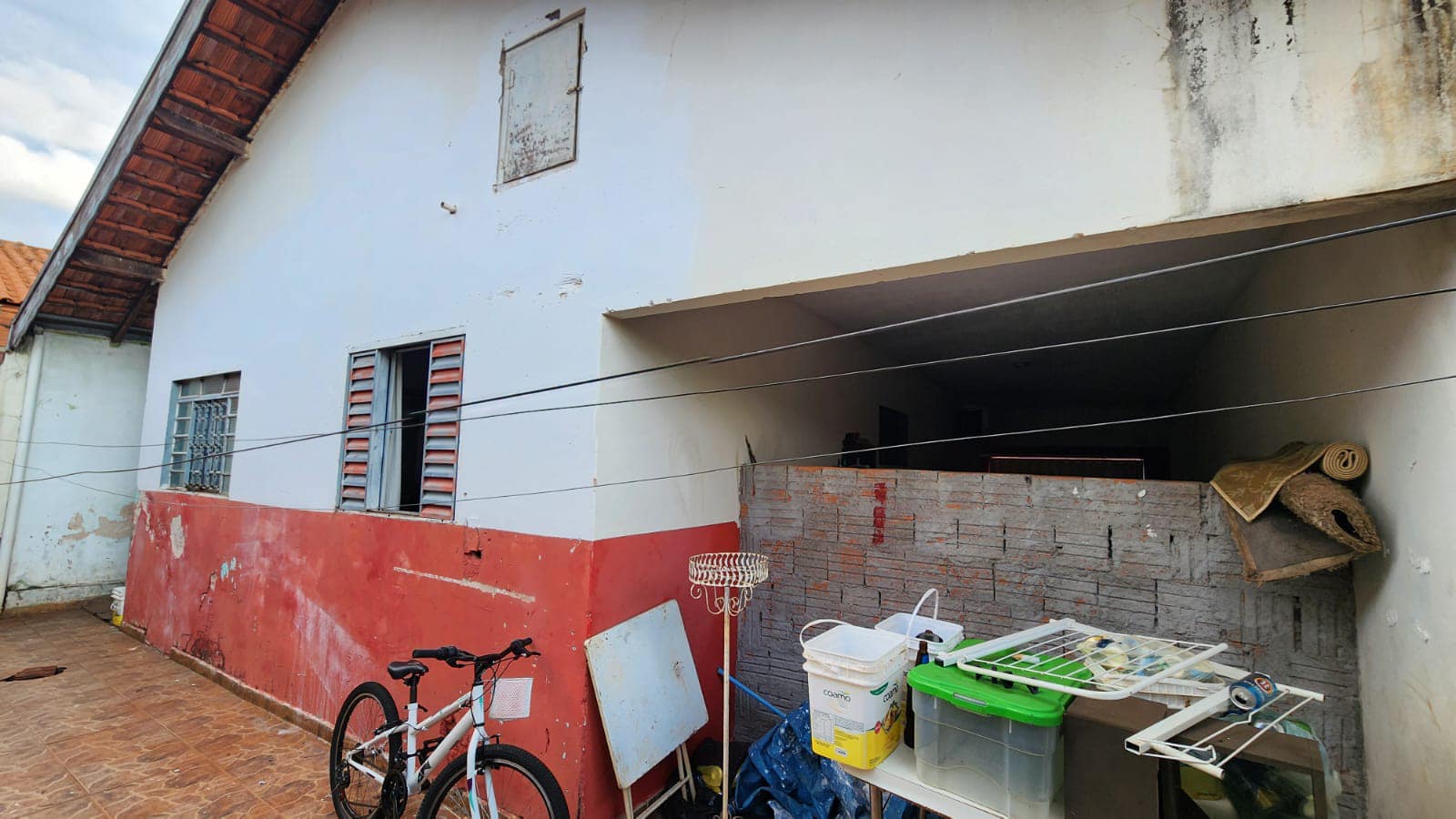 Duas Casas Rua Diamantino Mendes Ramos, n 160- Conjunto Habitacional Etore Marquezelli