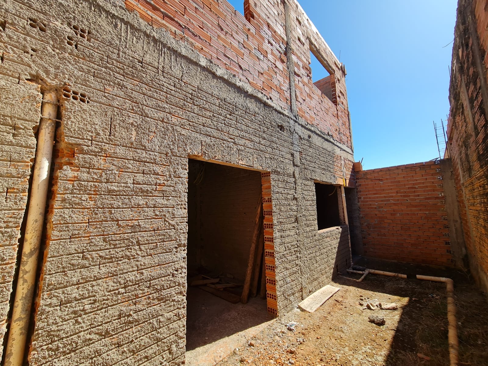 SOBRADO em Construção, na Rua Rio De Janeiro, n 105- Parque Varotti