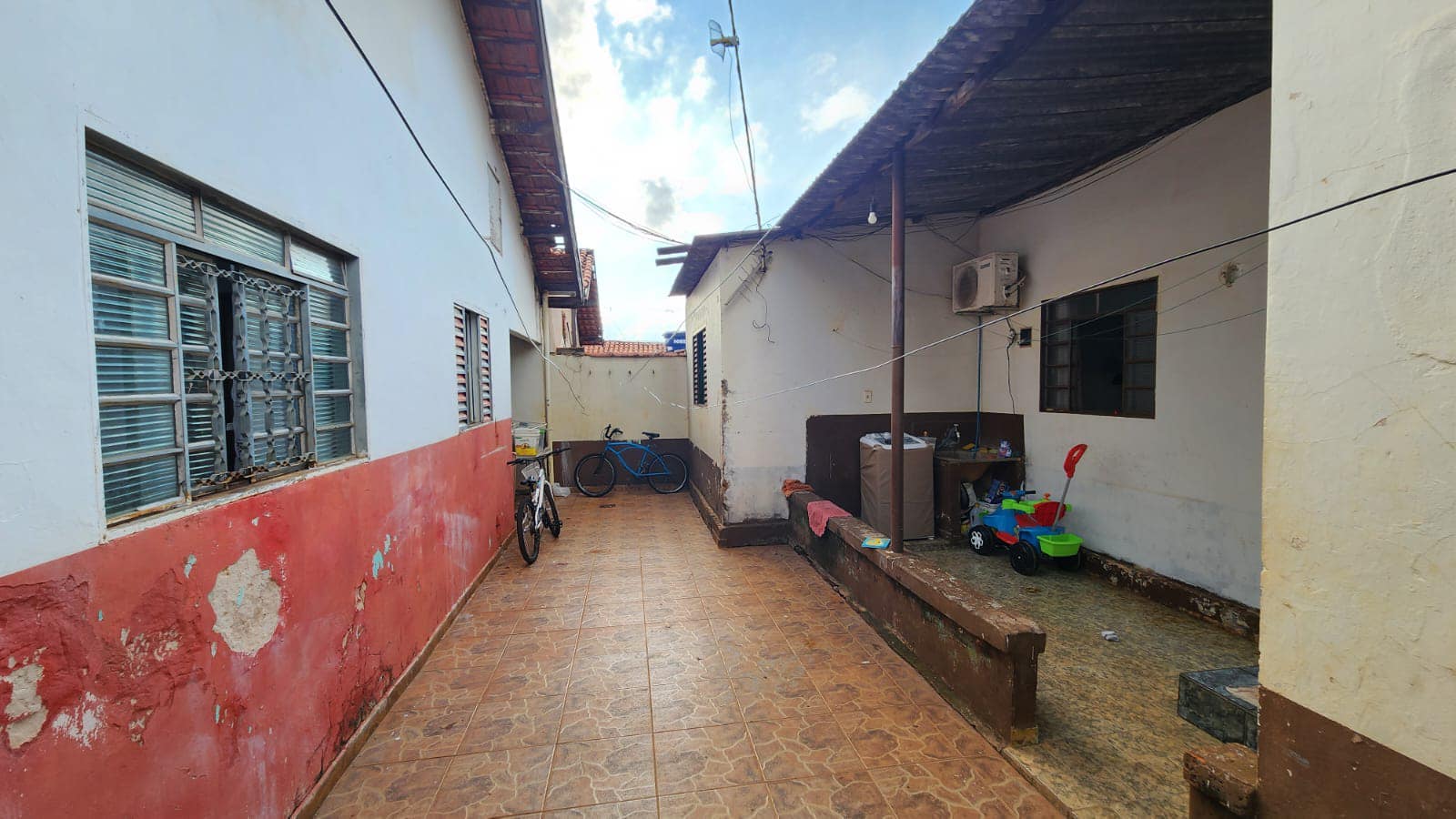 Duas Casas Rua Diamantino Mendes Ramos, n 160- Conjunto Habitacional Etore Marquezelli