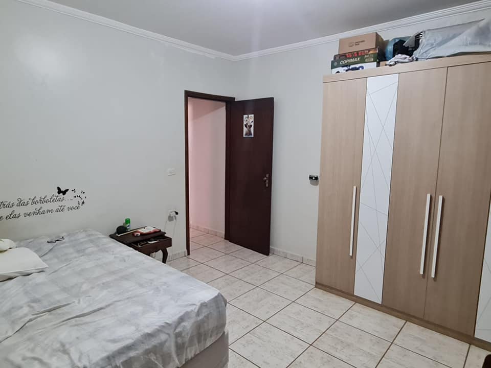 SOBRADO, na Rua Ernesto Bussaglia, n 15- Jardim Pedro Ometto