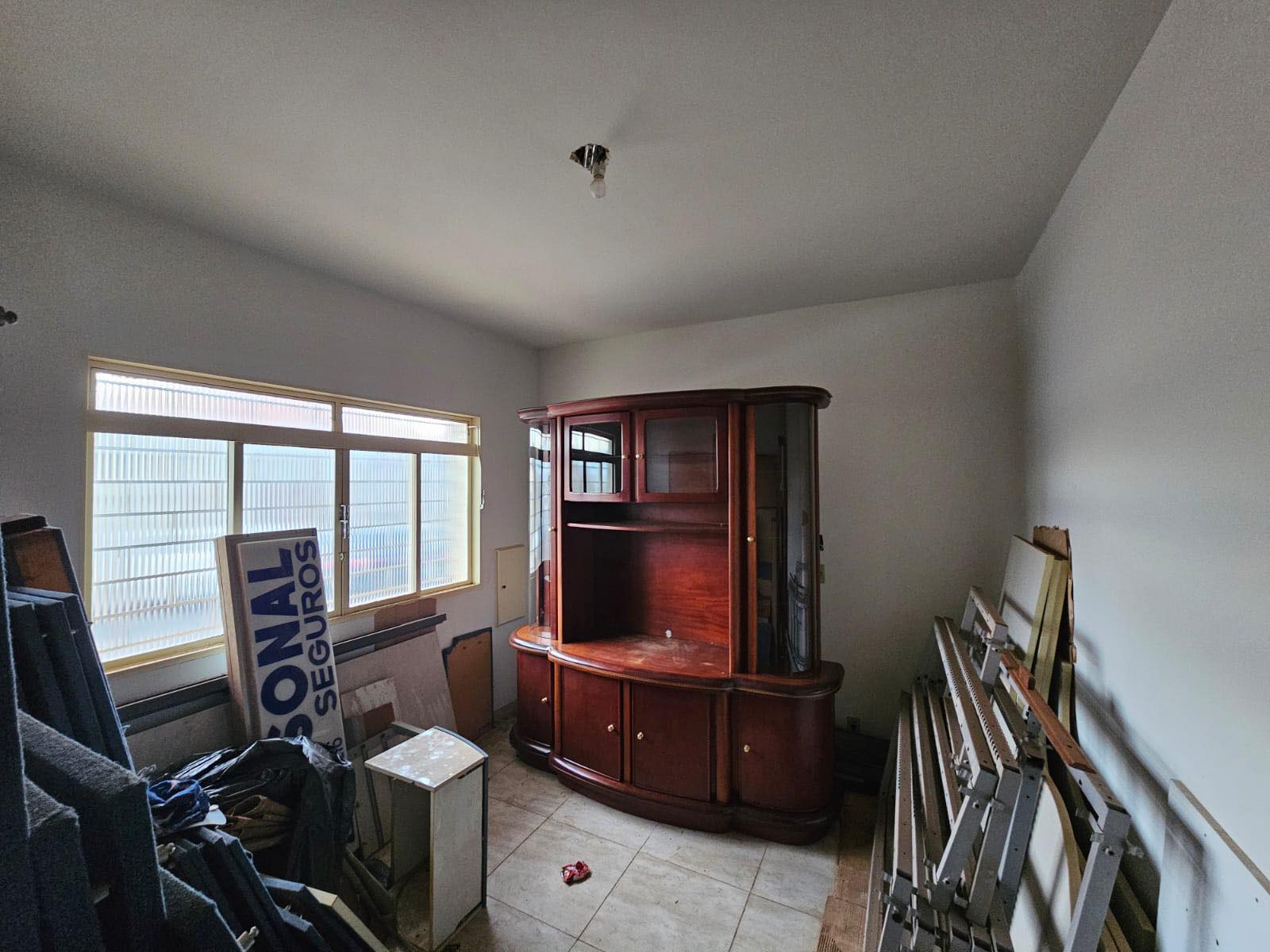 PRÉDIO COMERCIAL/RESIDENCIAL EXCELENTE LOCALIZAÇÃO Rua Treze de Maio, n574- Centro