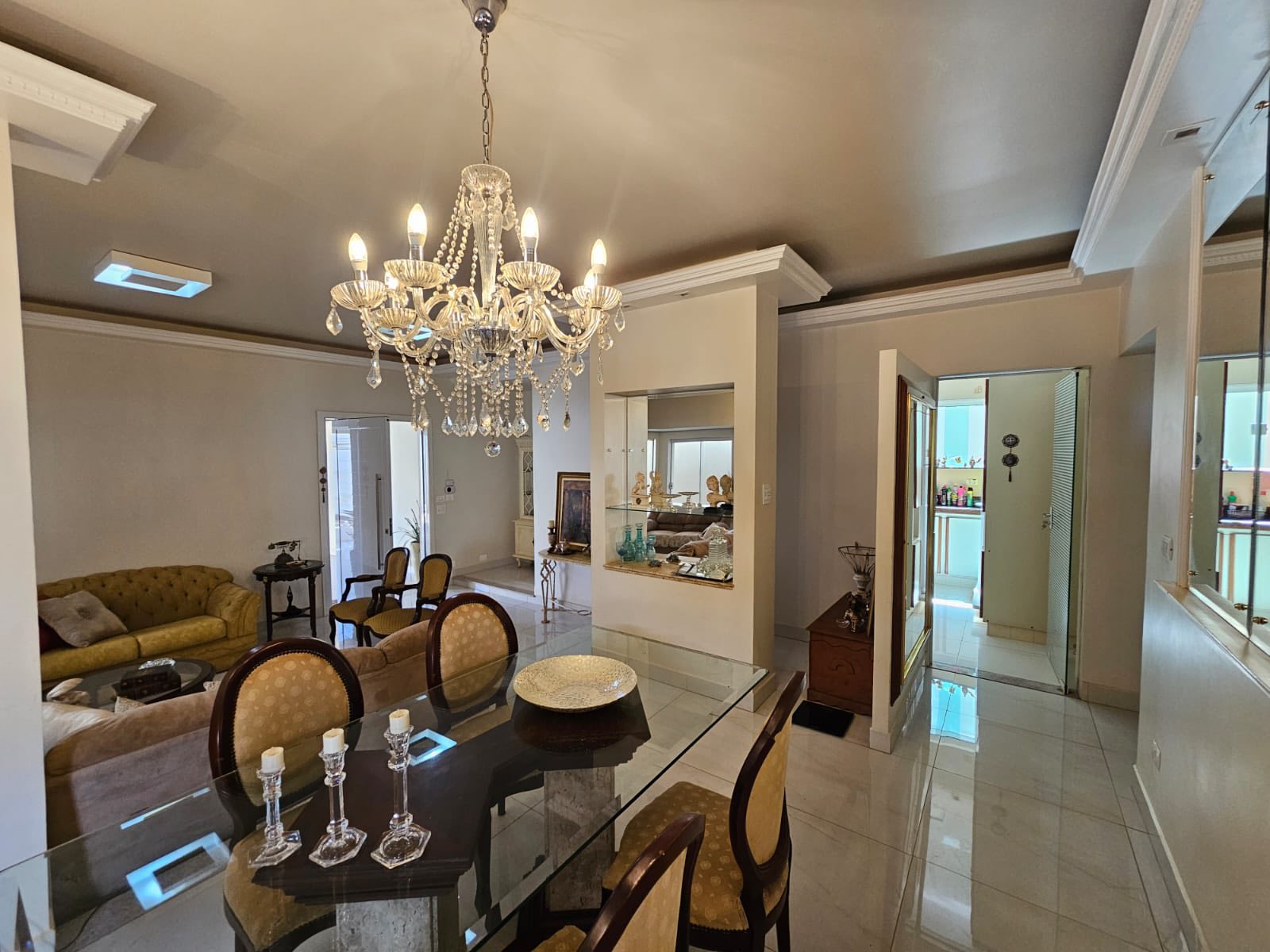 EXCELENTE CASA RESIDENCIAL COM COMÉRCIO - ÓTIMA LOCALIZAÇÃO - CENTRO