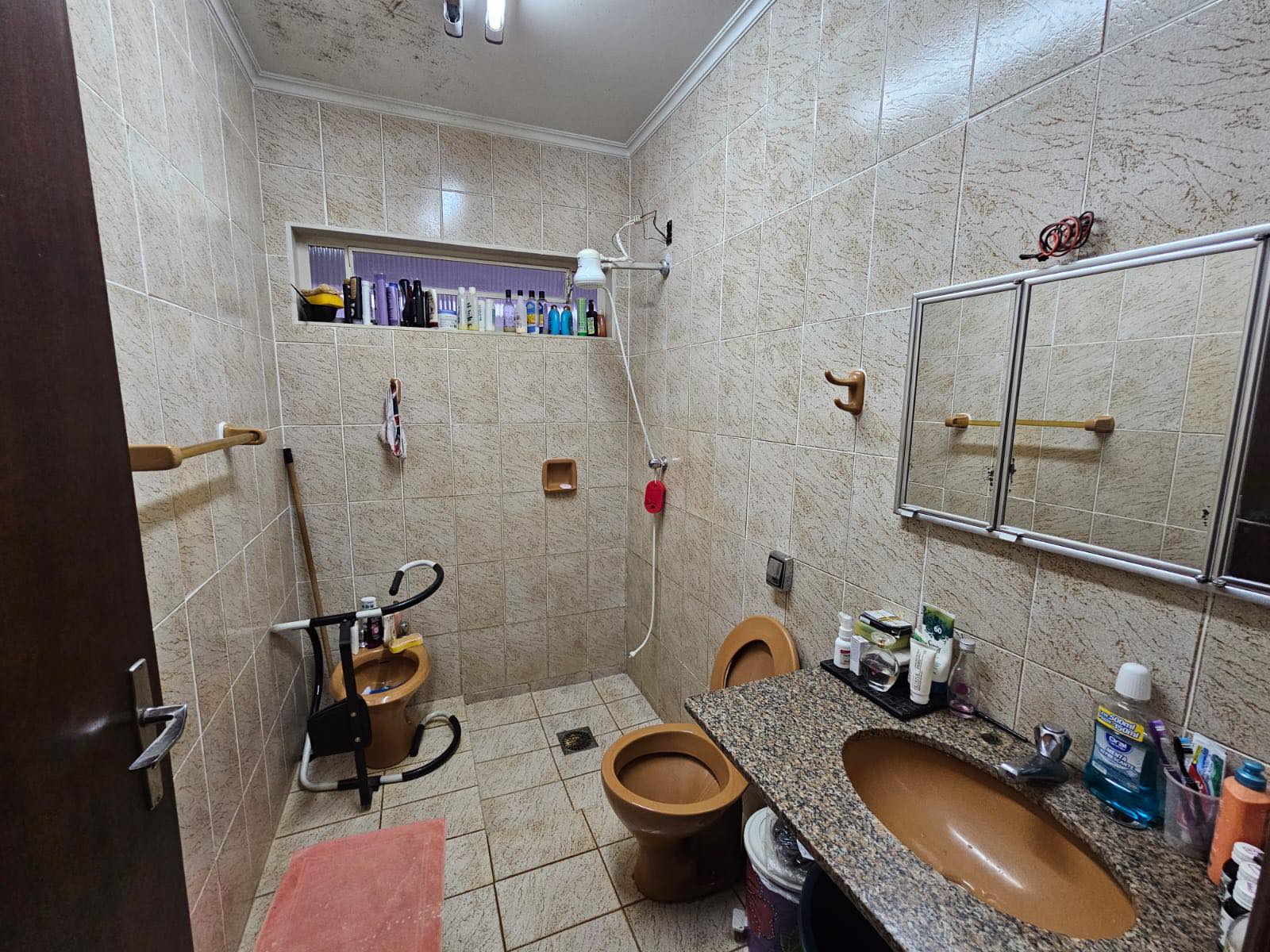 PRÉDIO COMERCIAL/RESIDENCIAL EXCELENTE LOCALIZAÇÃO Rua Treze de Maio, n574- Centro