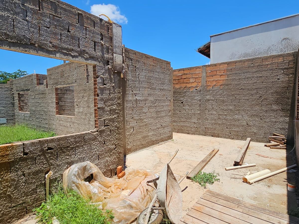 DUAS CASAS RESIDENCIAL UMA EM CONSTRUÇÃO, Rua São Paulo n 415- Parque Varotti
