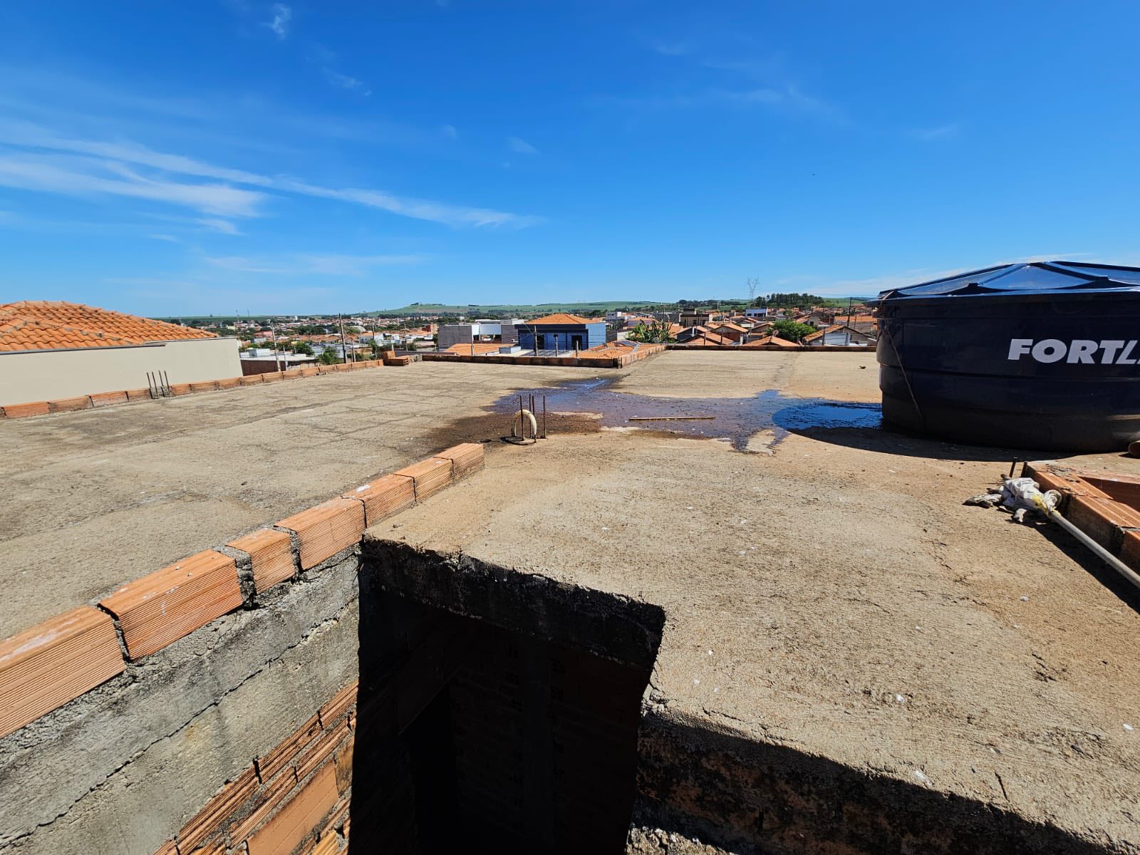 SOBRADO EM FASE DE ACABAMENTO FINAL  Rua Sergipe , n 285- Parque Varotti