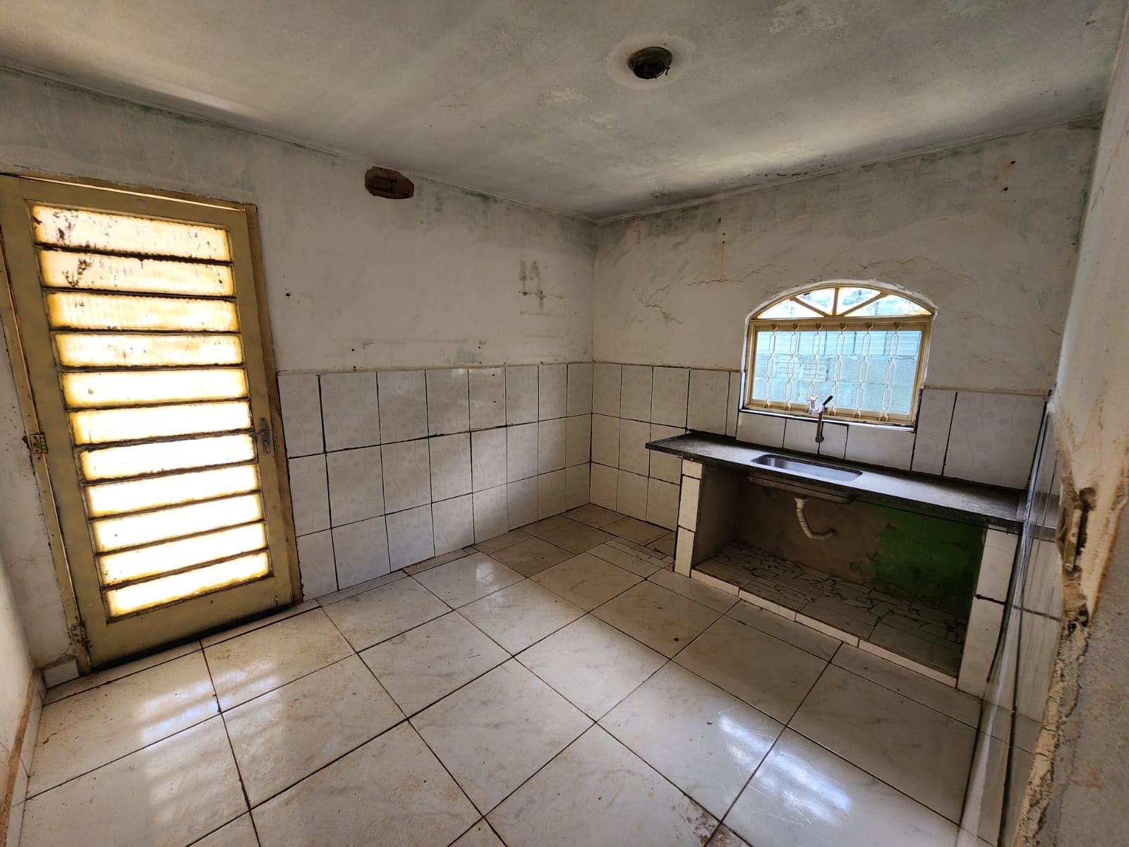 Duas Casas Rua Das Graças, n 31- Vila Santa Terezinha