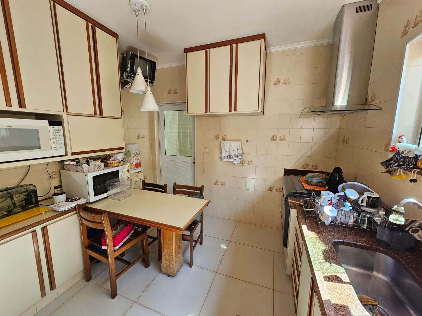 EXCELENTE CASA RESIDENCIAL COM COMÉRCIO - ÓTIMA LOCALIZAÇÃO - CENTRO