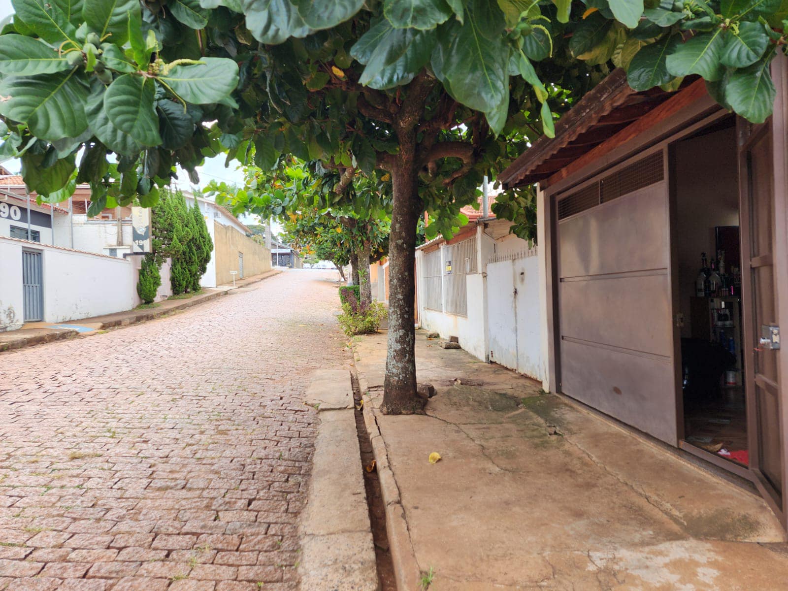 CHÁCARA COM DUAS CASAS RESIDENCIAL, Próximo ao batalhão da Polícia Militar ,Rua Rui Barbosa , n175-Centro