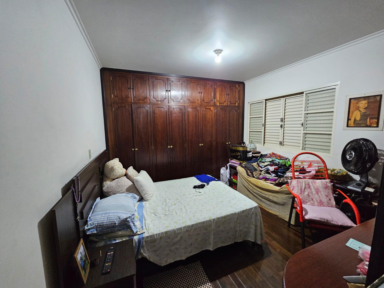 PRÉDIO COMERCIAL/RESIDENCIAL EXCELENTE LOCALIZAÇÃO Rua Treze de Maio, n574- Centro