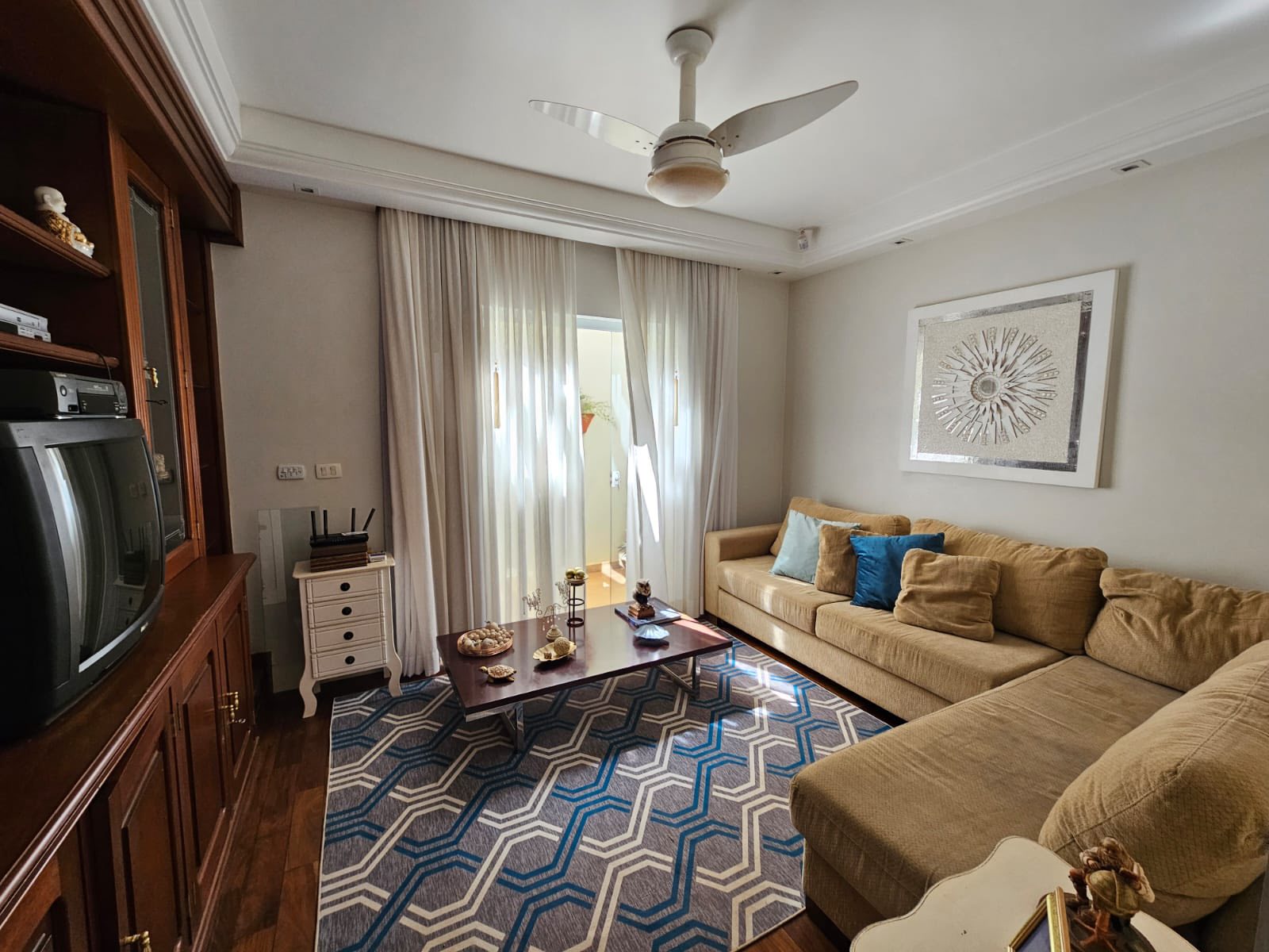 EXCELENTE CASA RESIDENCIAL COM COMÉRCIO - ÓTIMA LOCALIZAÇÃO - CENTRO