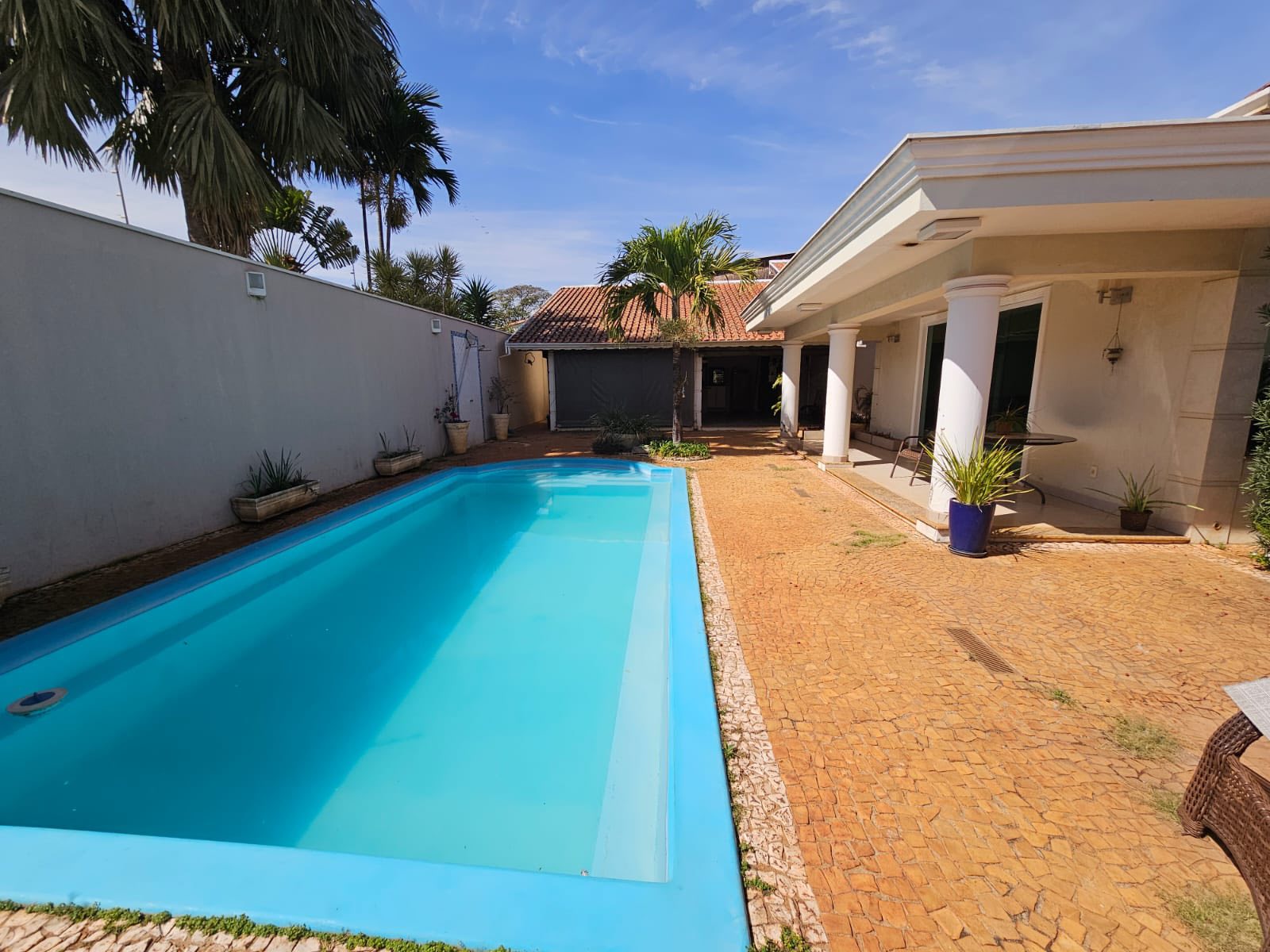 EXCELENTE CASA RESIDENCIAL COM COMÉRCIO - ÓTIMA LOCALIZAÇÃO - CENTRO