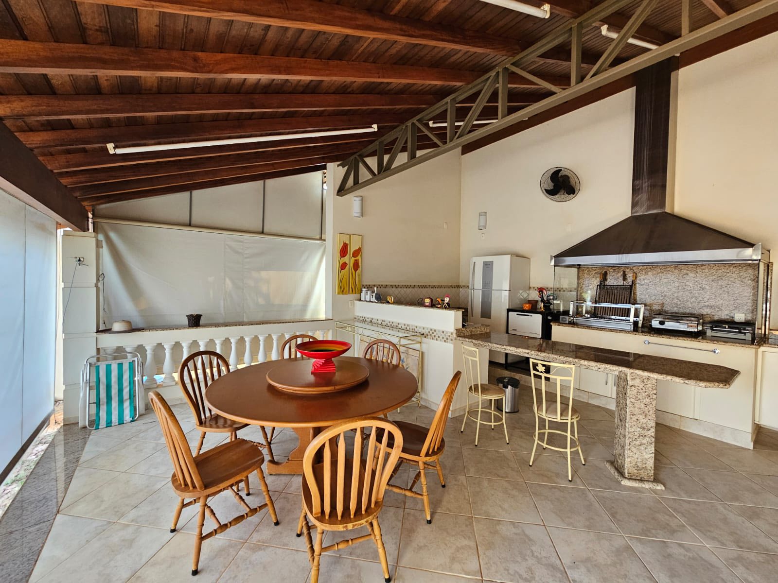 EXCELENTE CASA RESIDENCIAL COM COMÉRCIO - ÓTIMA LOCALIZAÇÃO - CENTRO