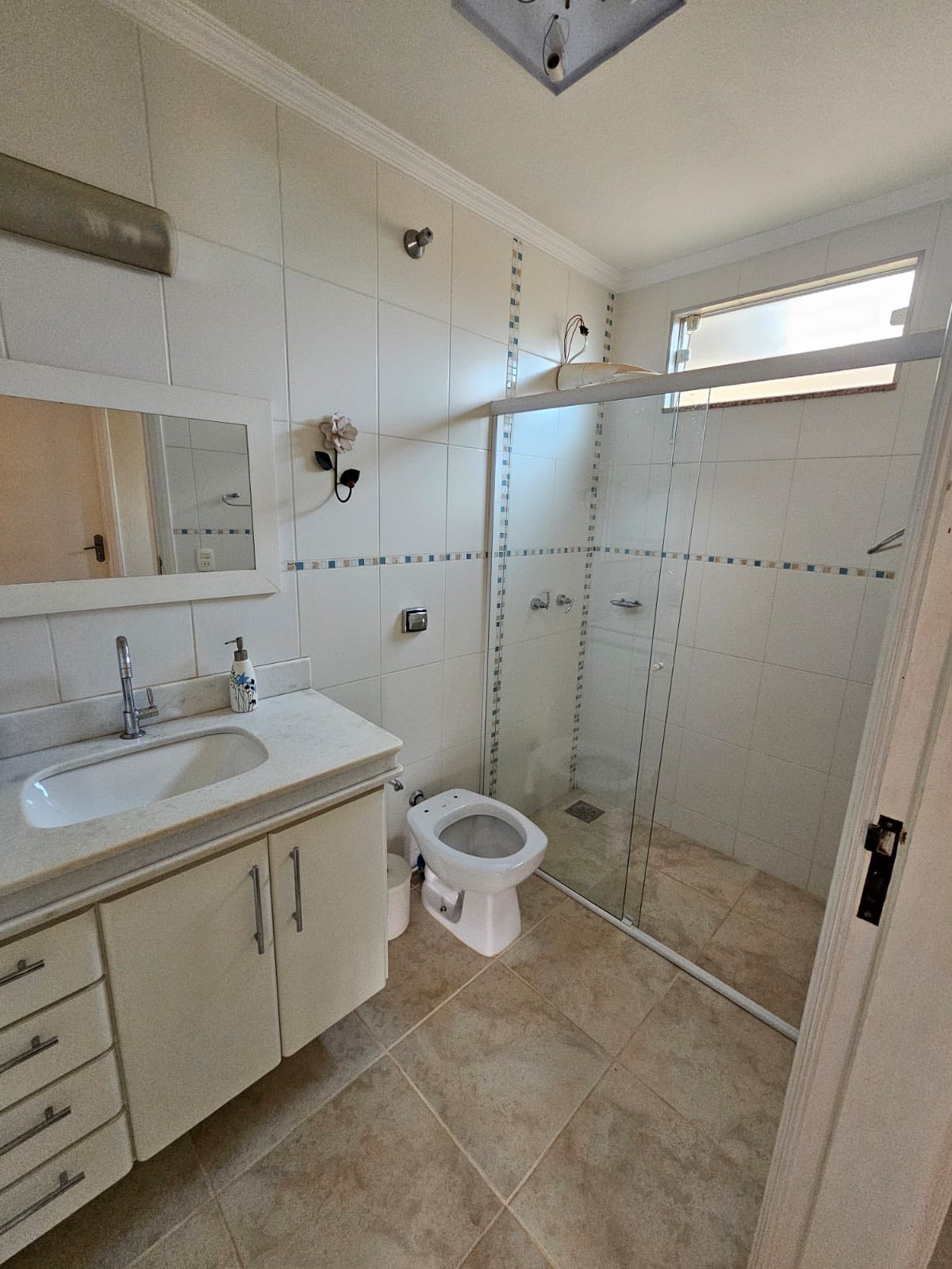 EXCELENTE CASA RESIDENCIAL COM COMÉRCIO - ÓTIMA LOCALIZAÇÃO - CENTRO