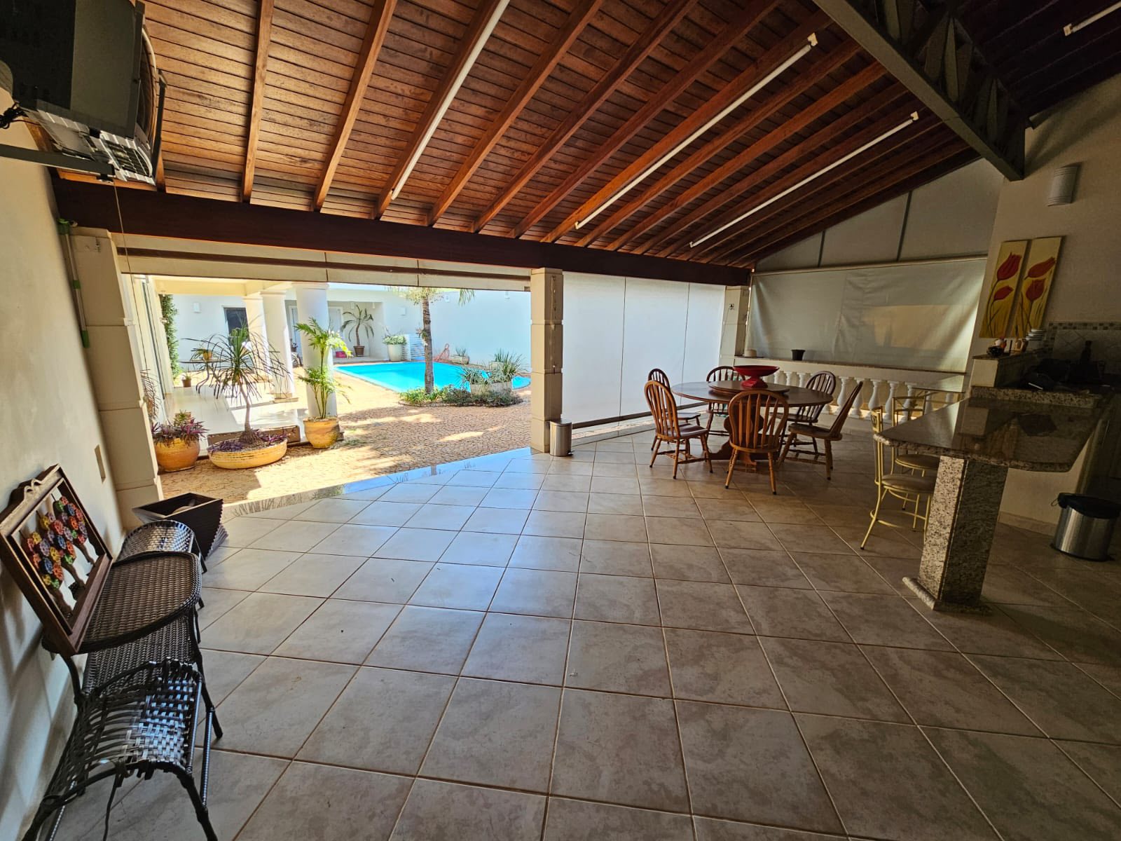 EXCELENTE CASA RESIDENCIAL COM COMÉRCIO - ÓTIMA LOCALIZAÇÃO - CENTRO