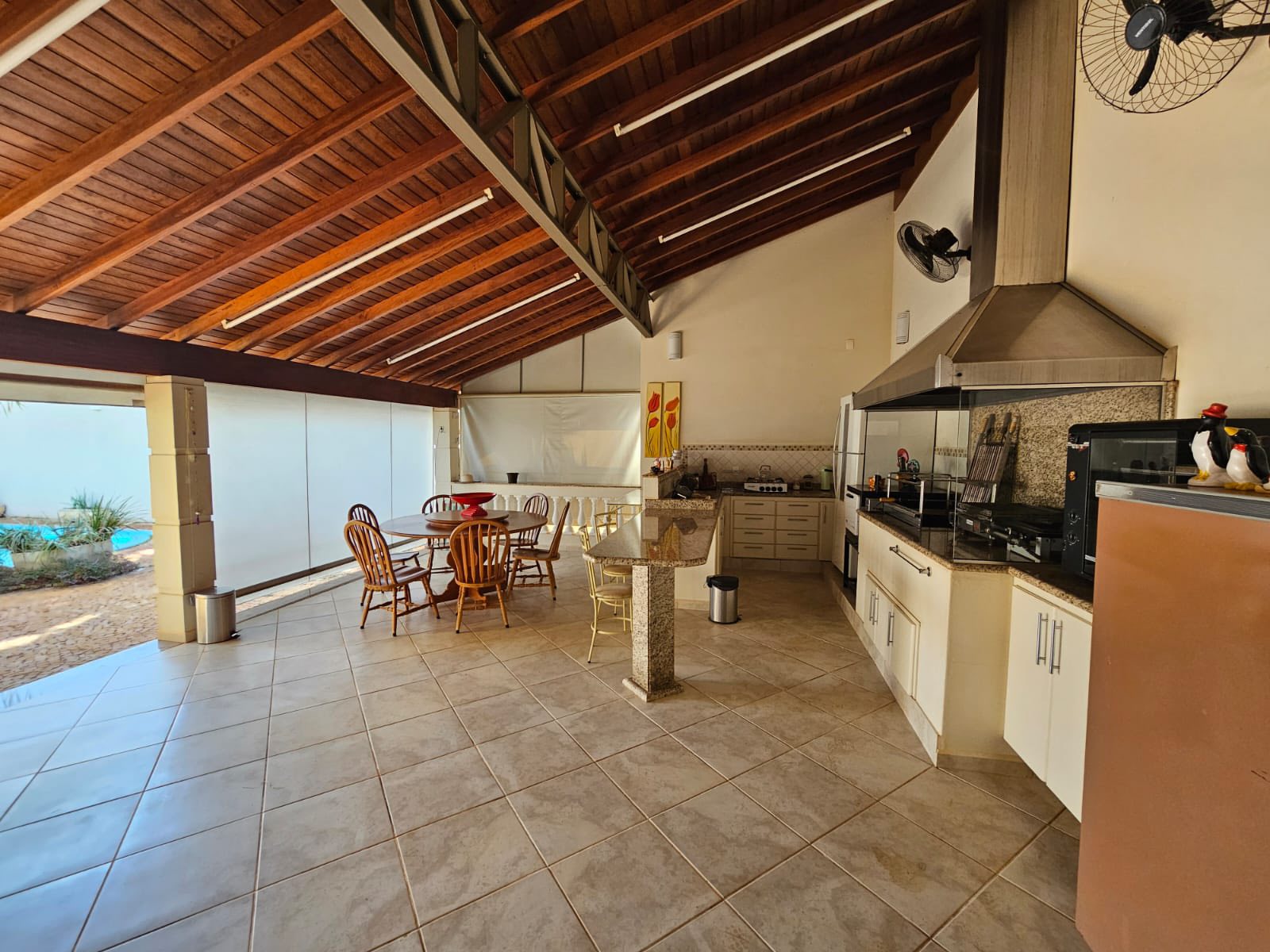 EXCELENTE CASA RESIDENCIAL COM COMÉRCIO - ÓTIMA LOCALIZAÇÃO - CENTRO