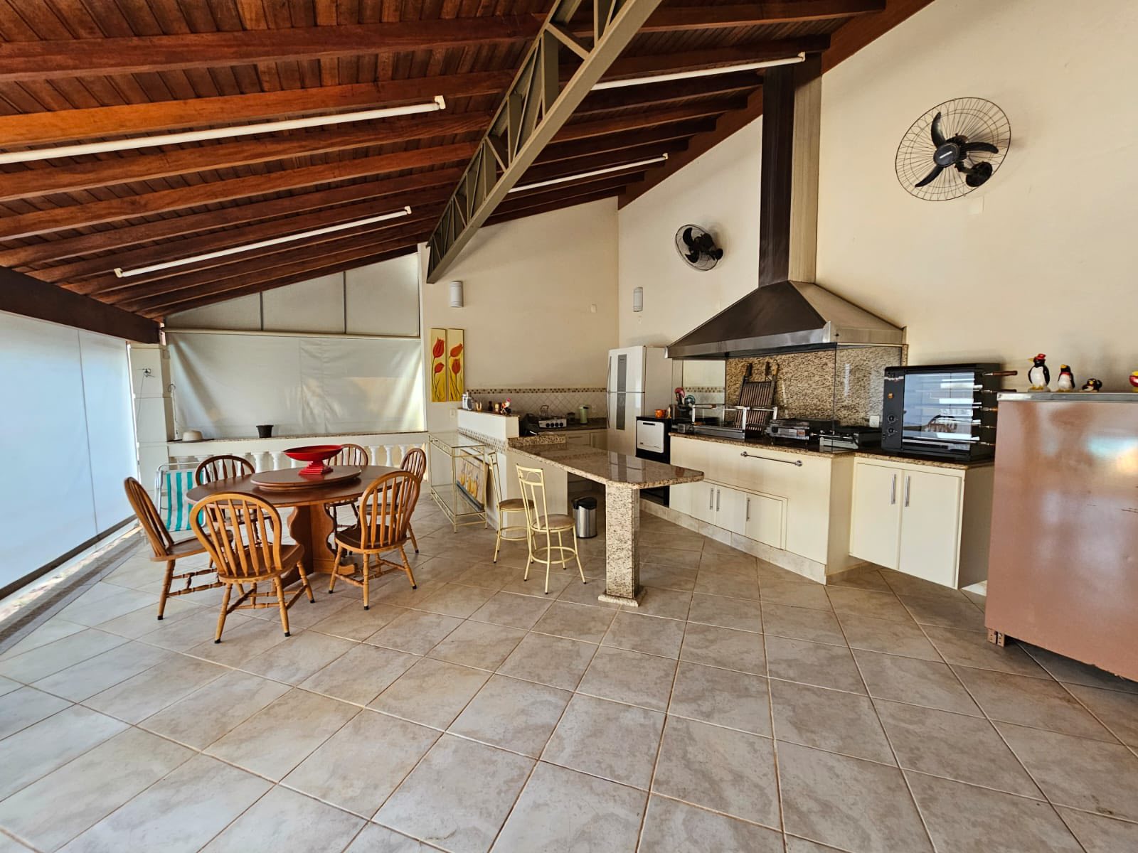 EXCELENTE CASA RESIDENCIAL COM COMÉRCIO - ÓTIMA LOCALIZAÇÃO - CENTRO