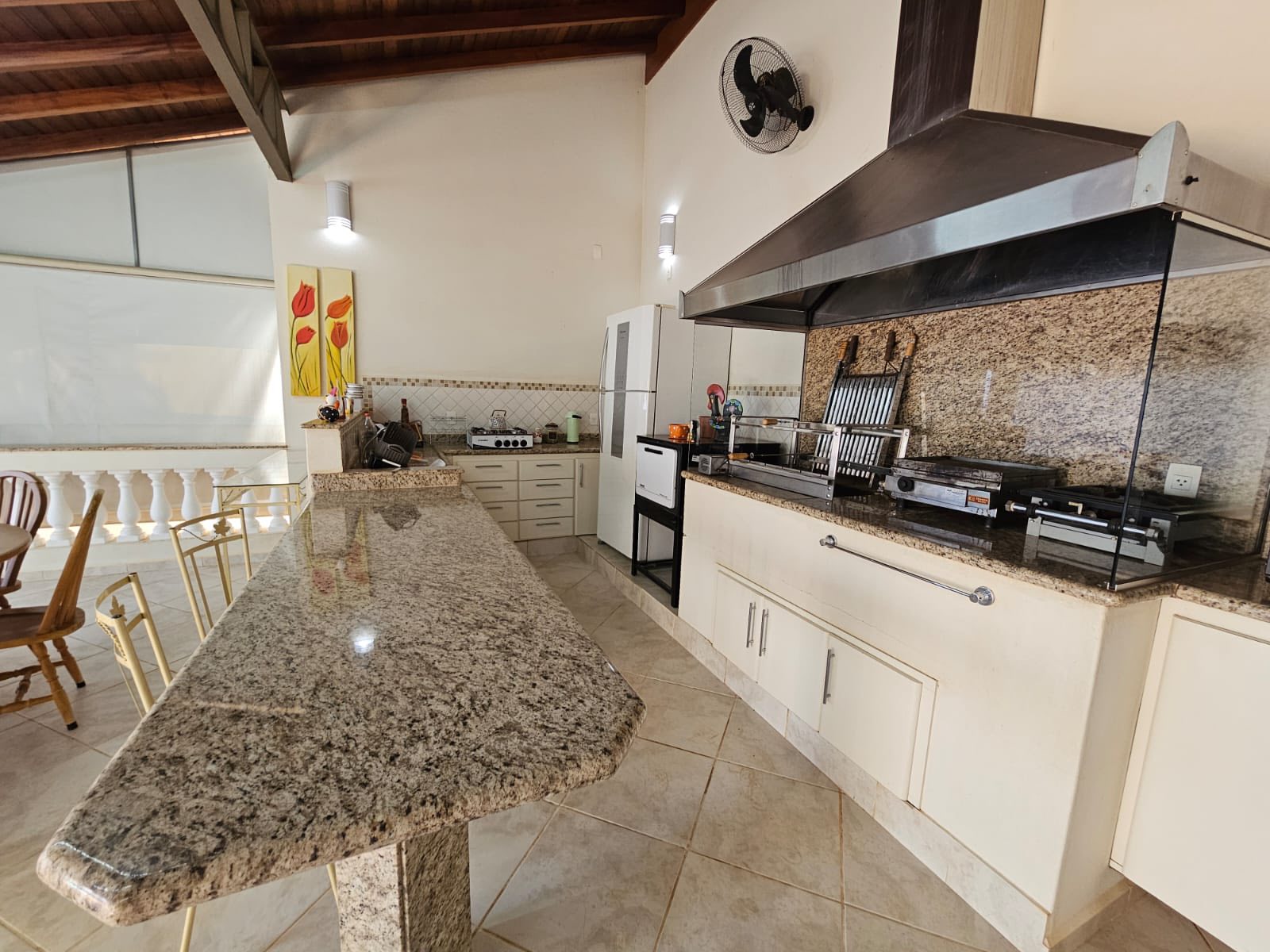 EXCELENTE CASA RESIDENCIAL COM COMÉRCIO - ÓTIMA LOCALIZAÇÃO - CENTRO