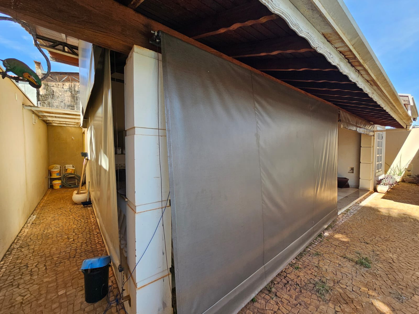 EXCELENTE CASA RESIDENCIAL COM COMÉRCIO - ÓTIMA LOCALIZAÇÃO - CENTRO