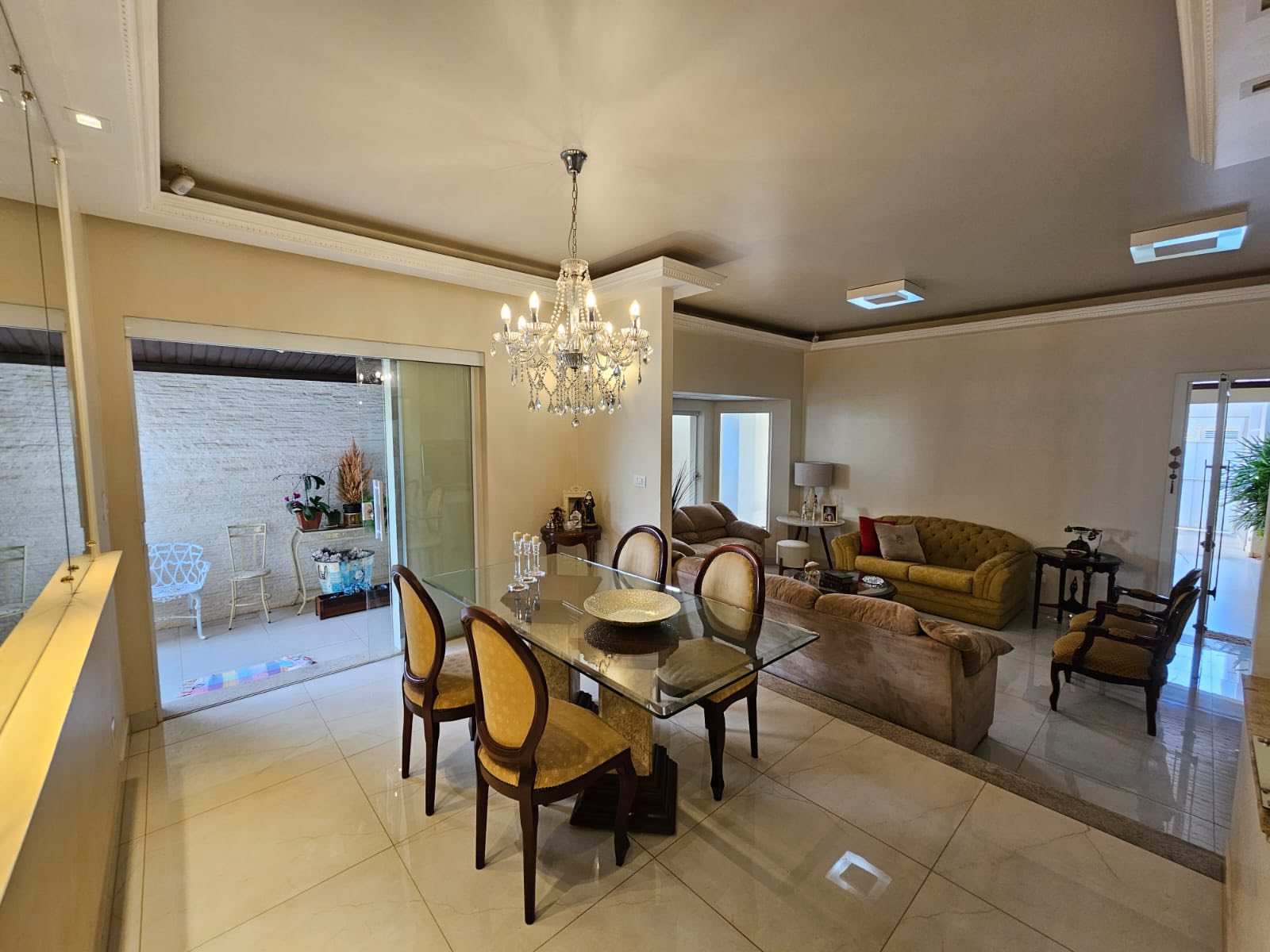 EXCELENTE CASA RESIDENCIAL COM COMÉRCIO - ÓTIMA LOCALIZAÇÃO - CENTRO