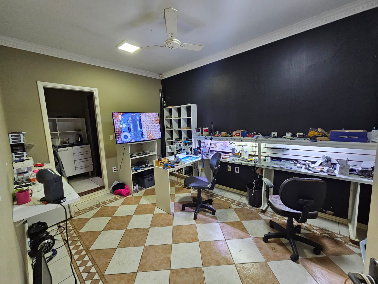 EXCELENTE CASA RESIDENCIAL COM COMÉRCIO - ÓTIMA LOCALIZAÇÃO - CENTRO