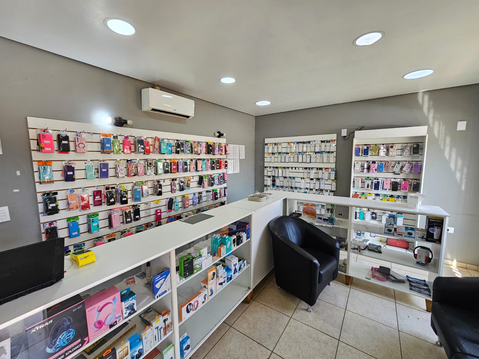 EXCELENTE CASA RESIDENCIAL COM COMÉRCIO - ÓTIMA LOCALIZAÇÃO - CENTRO