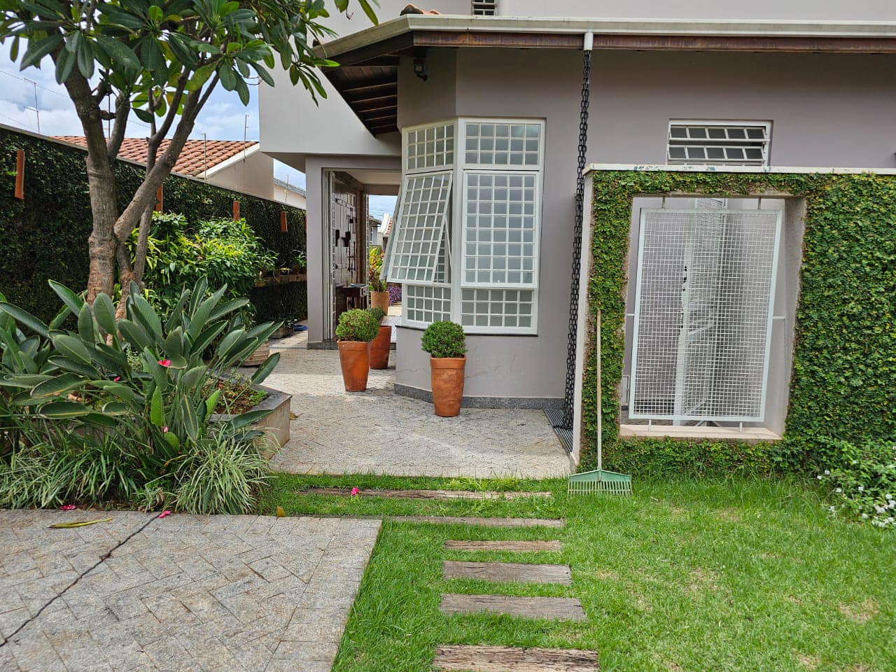 SOBRADO RESIDENCIAL DE ALTO PADRÃO ,Rua Ferrucio de Fiori, n370 ( com saída para rua Claudia ) - Jardim São Carlos