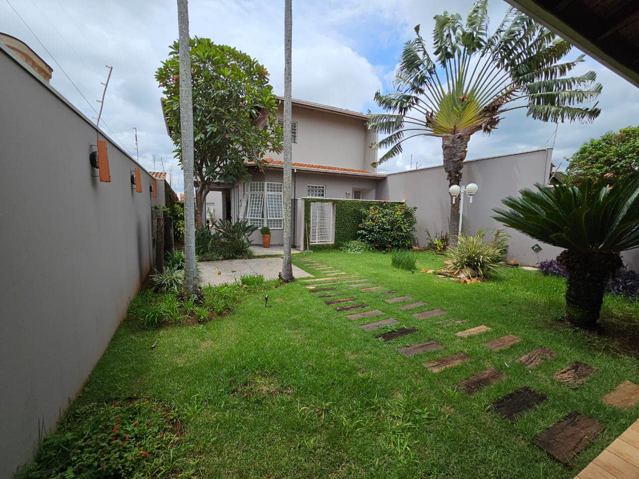 SOBRADO RESIDENCIAL DE ALTO PADRÃO ,Rua Ferrucio de Fiori, n370 ( com saída para rua Claudia ) - Jardim São Carlos