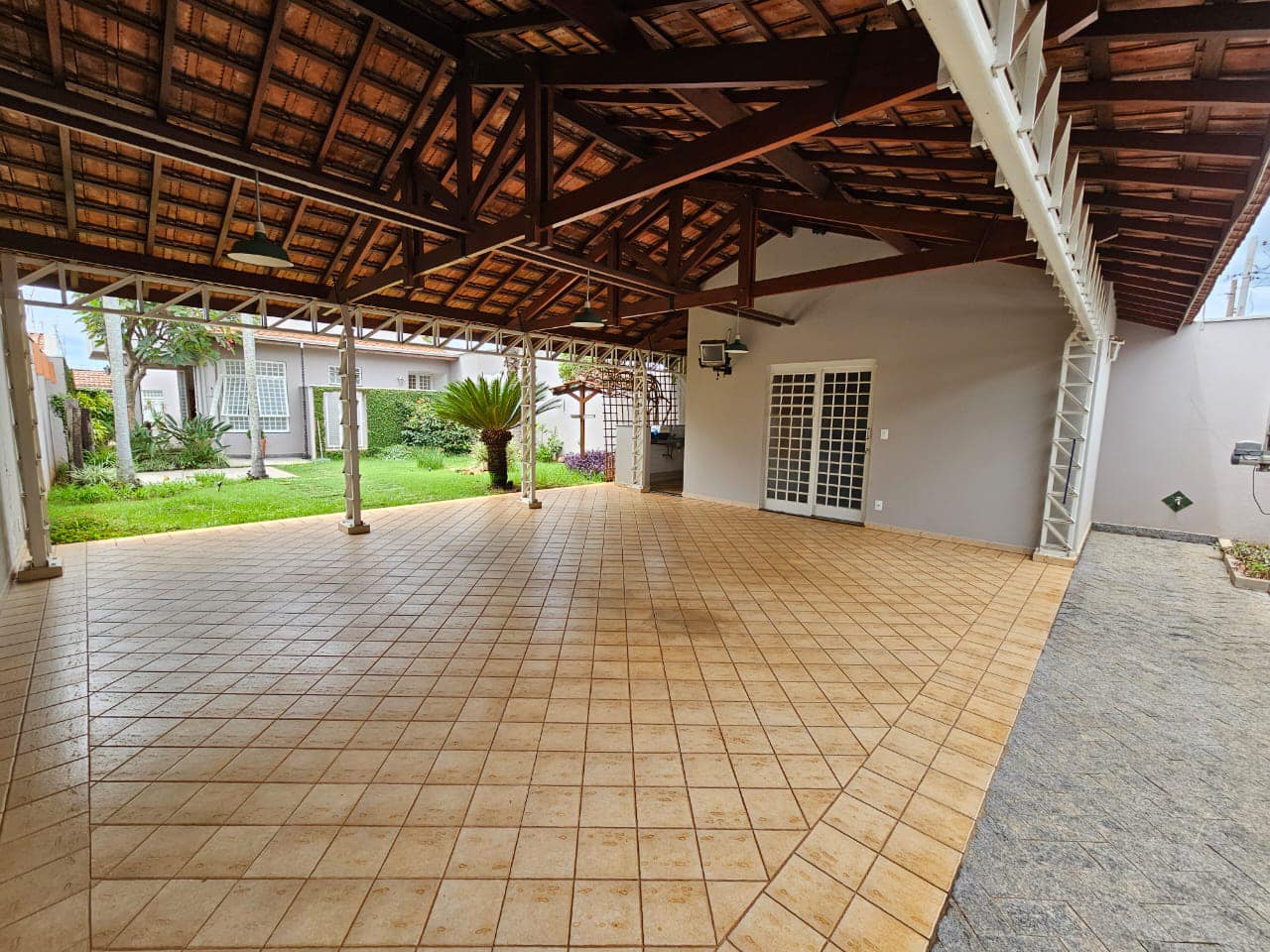 SOBRADO RESIDENCIAL DE ALTO PADRÃO ,Rua Ferrucio de Fiori, n370 ( com saída para rua Claudia ) - Jardim São Carlos